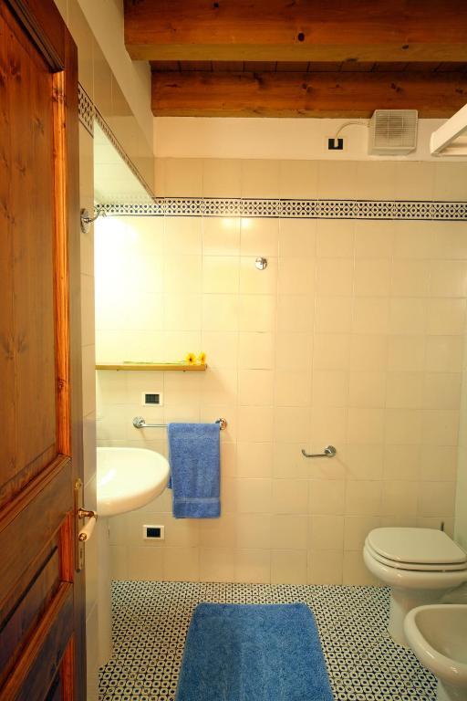 Agriturismo La Breda Guest House San Felice del Benaco Phòng bức ảnh