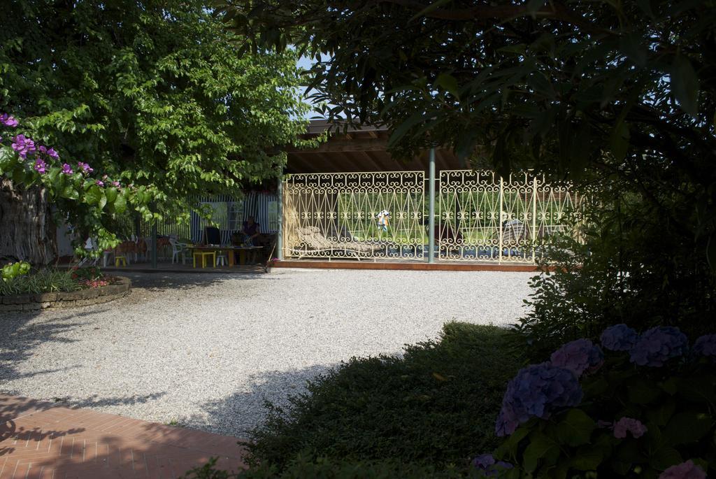 Agriturismo La Breda Guest House San Felice del Benaco Ngoại thất bức ảnh
